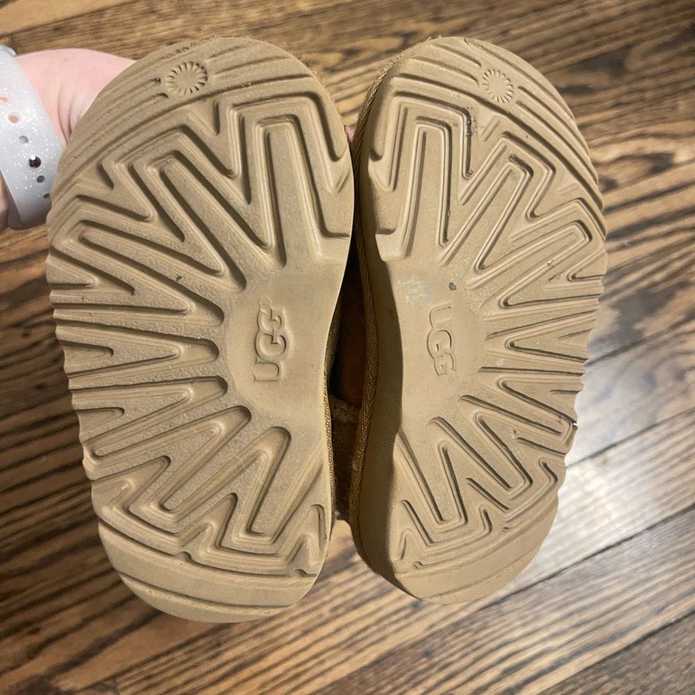 UGG Kids Boots in Chestnut Brown - Picture 7 of 7